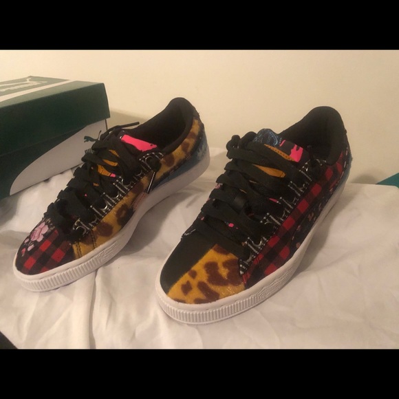 Adorable Puma Sneakers - Picture 3 of 11